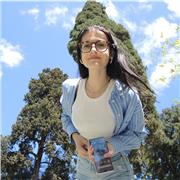 Studentessa universitaria con diploma classico si rende disponibile all'aiuto compiti di ogni materia